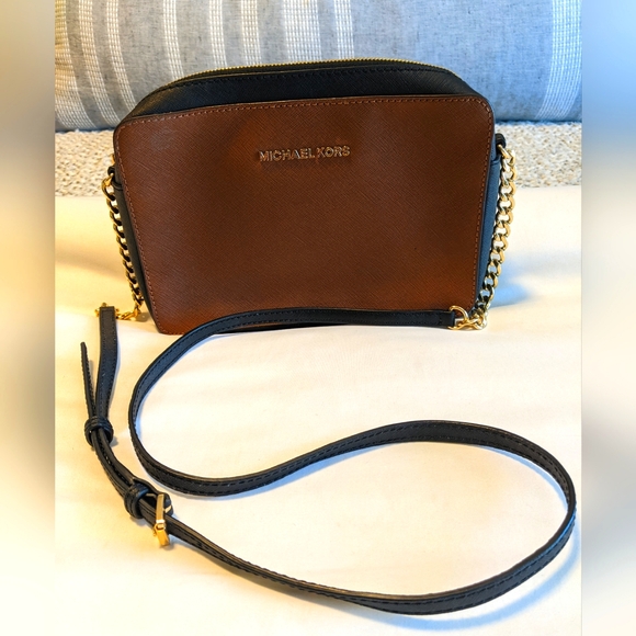Michael kors crossbody purse - Picture 1 of 7